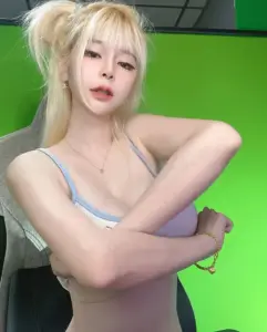 แป้งสามป๋องซาว สตรีมเมอร์